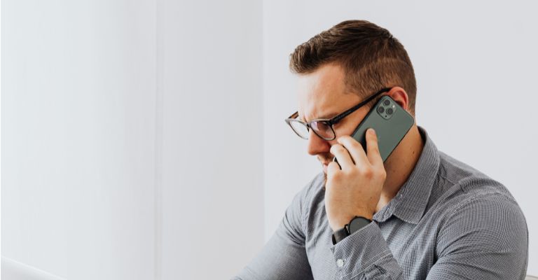 A Executare 6 O Silêncio que Custa Vendas: Como a Comunicação Falha no Telefone e Redes Sociais Prejudica Seus Negócios